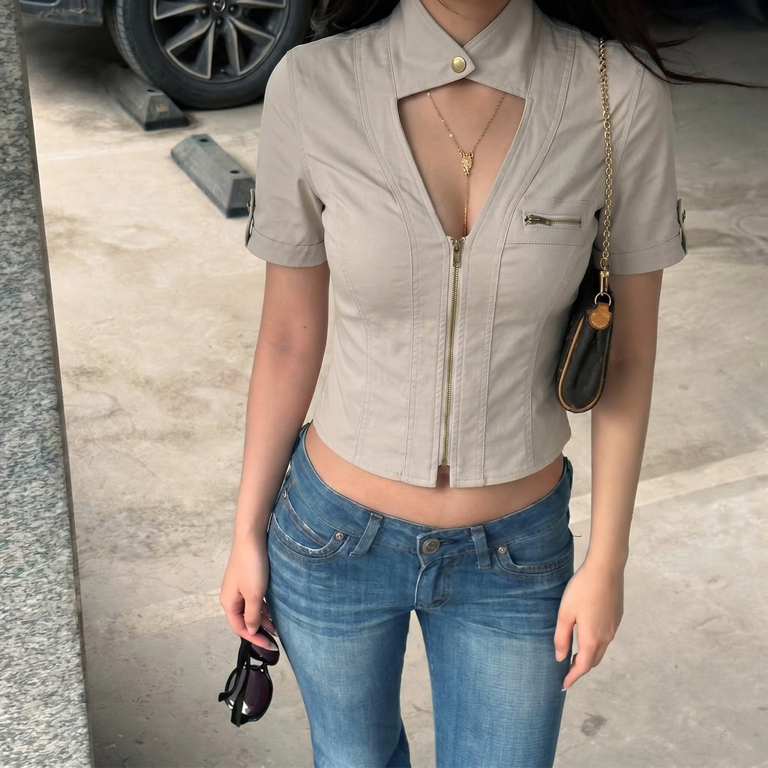 Women's fashionable short jacket with a structured cut and practical breast pockets Skjora