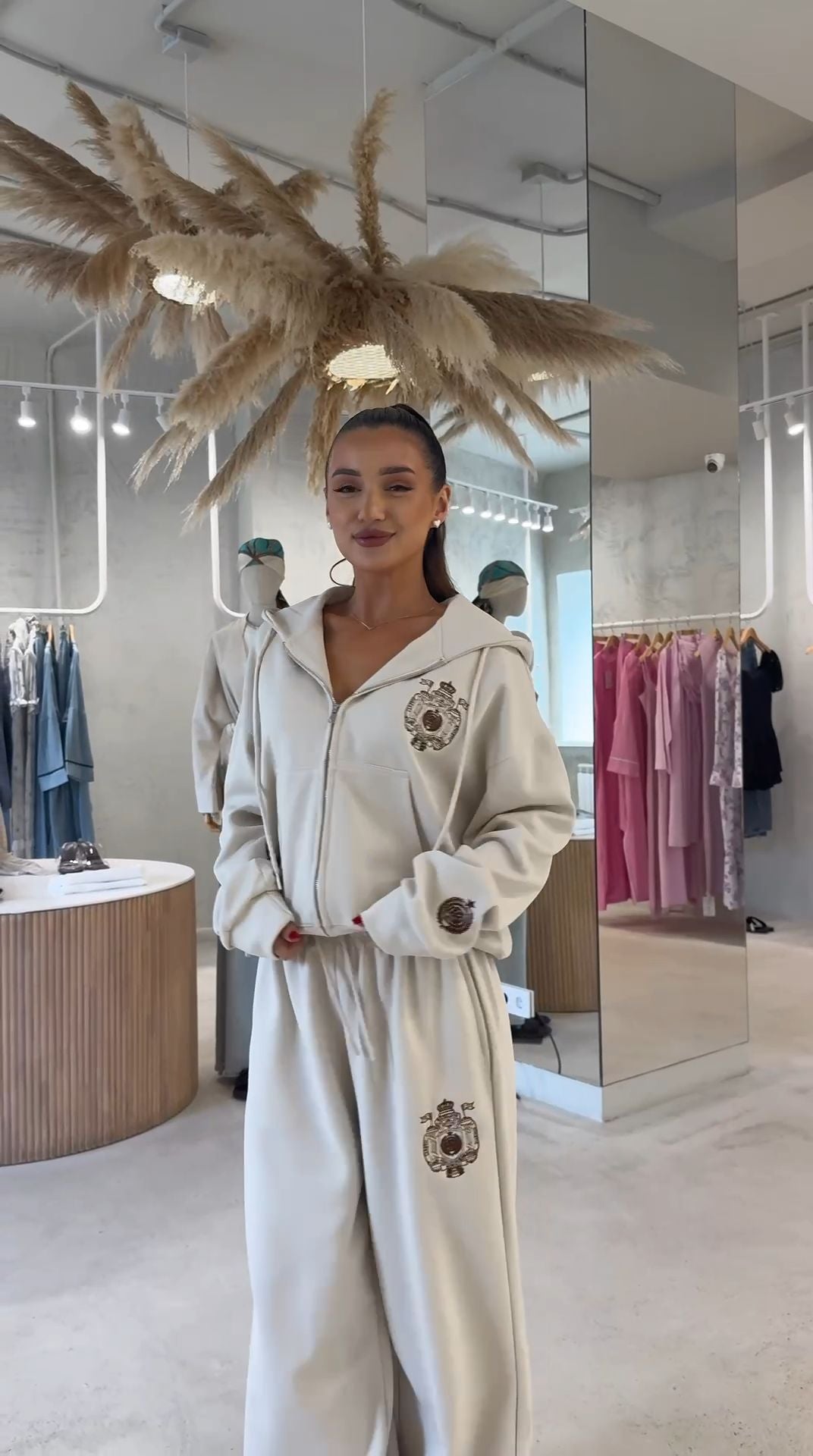 Kvinners Hip-Hop Fritidsdress med detaljelskende Logo Skjora