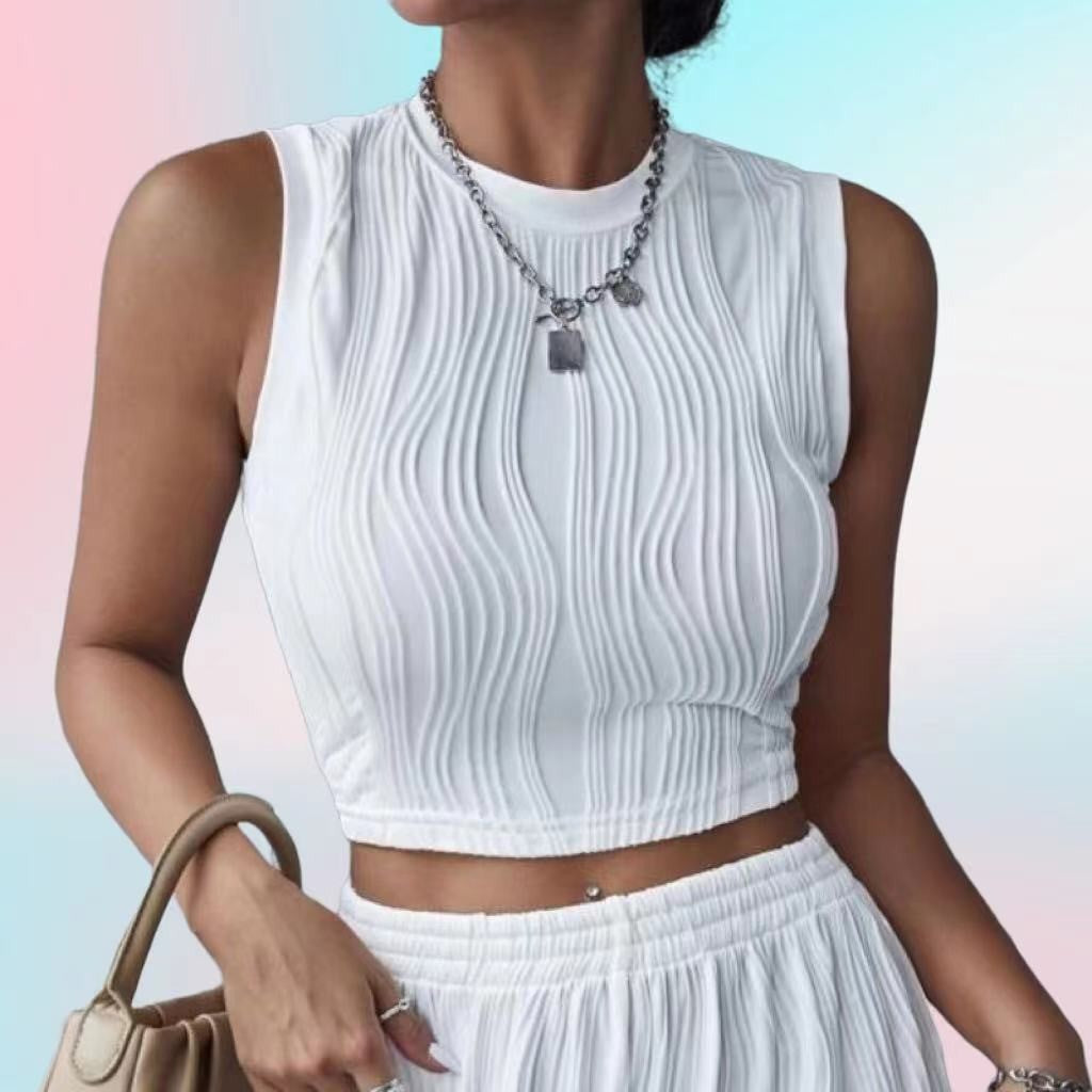 Kvinne crop top med teksturert overflate og høy hals