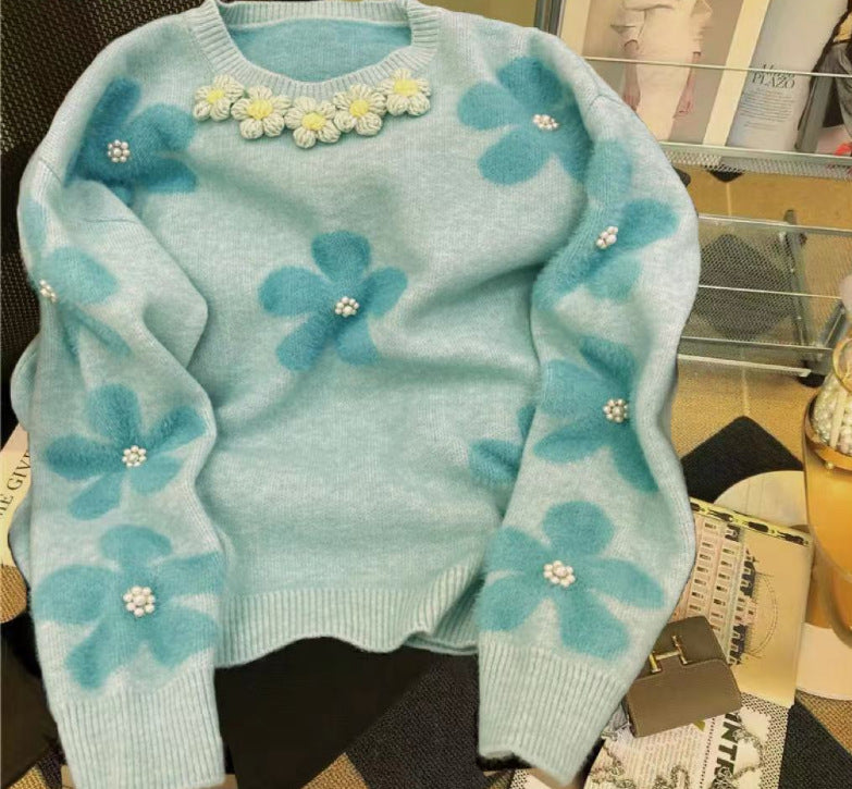 Kvinnens strikkede genser med blomsterapplikasjoner og perledetaljer Skjora