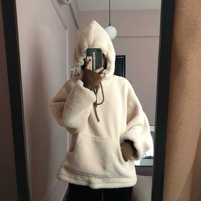Damer's koselige oversized hettegenser med front kengurulomme og elastiske mansjetter Skjora