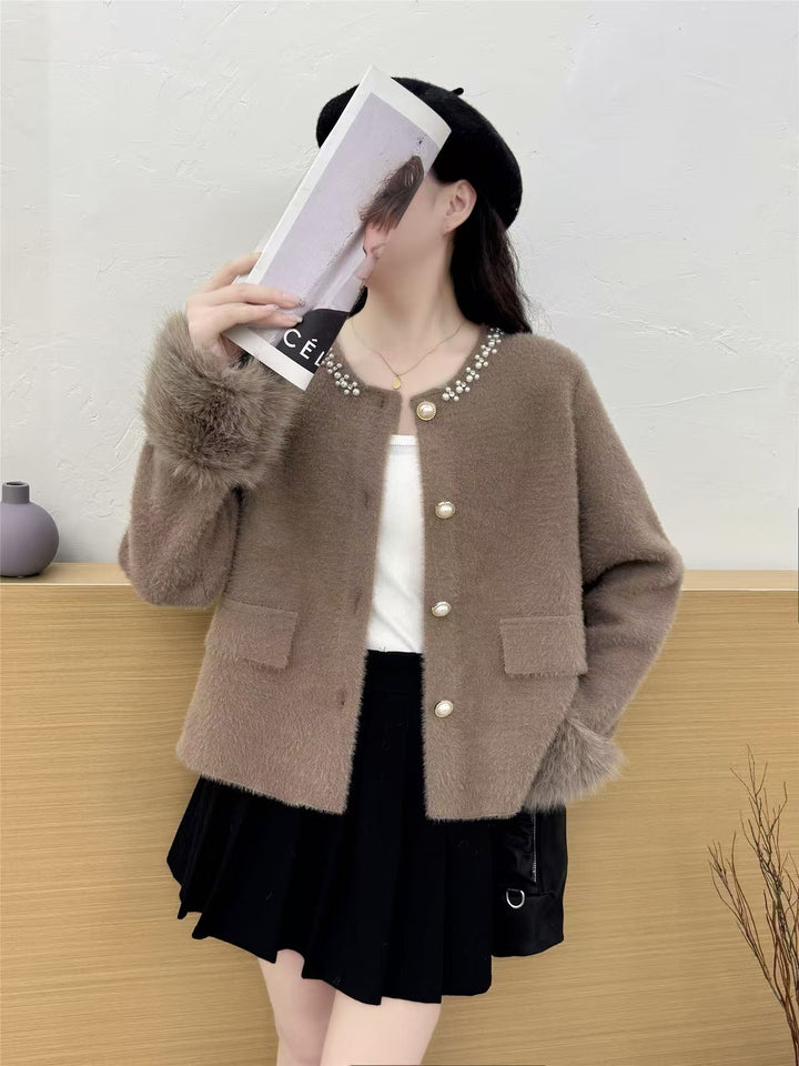 Damer elegant cardigan med perledekorasjon og fluffy ermer Skjora
