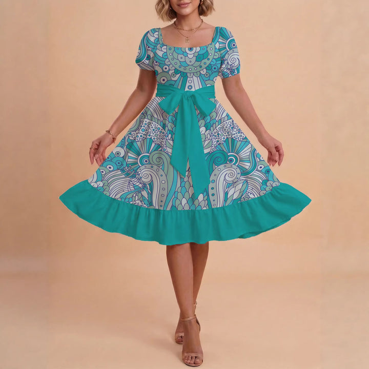 Damen modernes Blumenkleid mit elegantem Taillengürtel und asymmetrischem Saum Skjora
