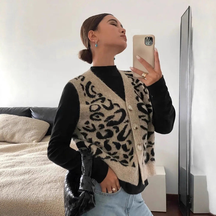 Damer strikket vest med elegant leopardmønster og høy kvalitet knapper Skjora