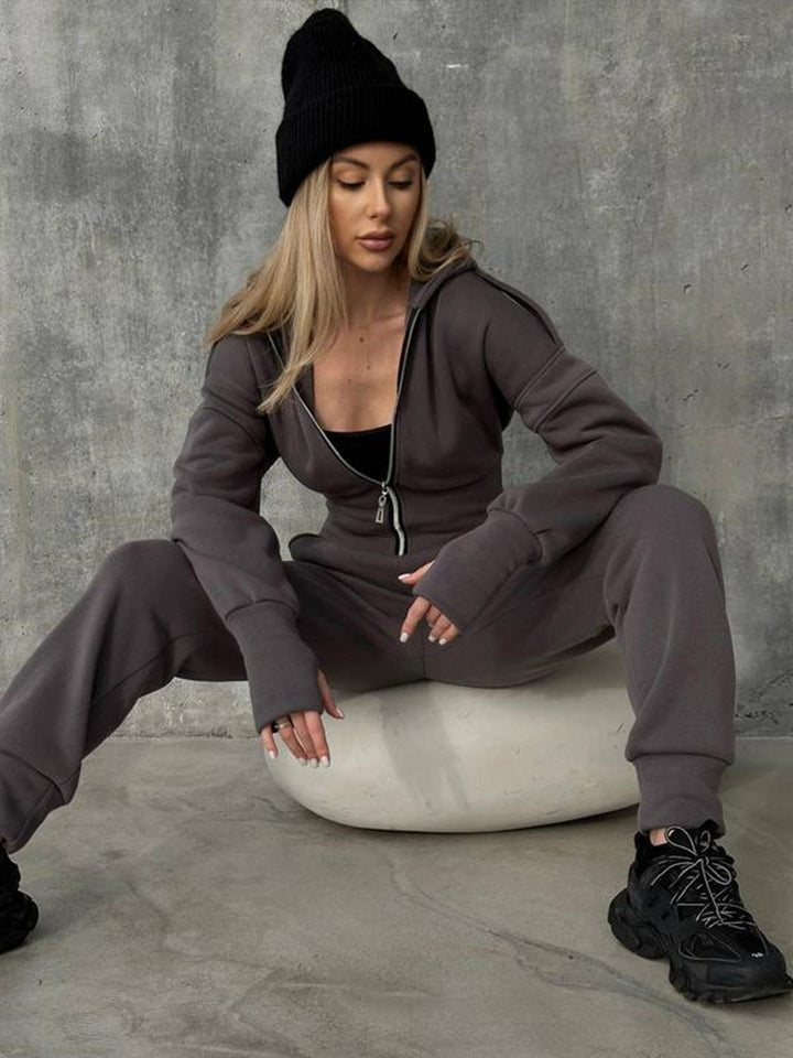 Kvinners sporty jumpsuit med glidelås og høy krage Skjora