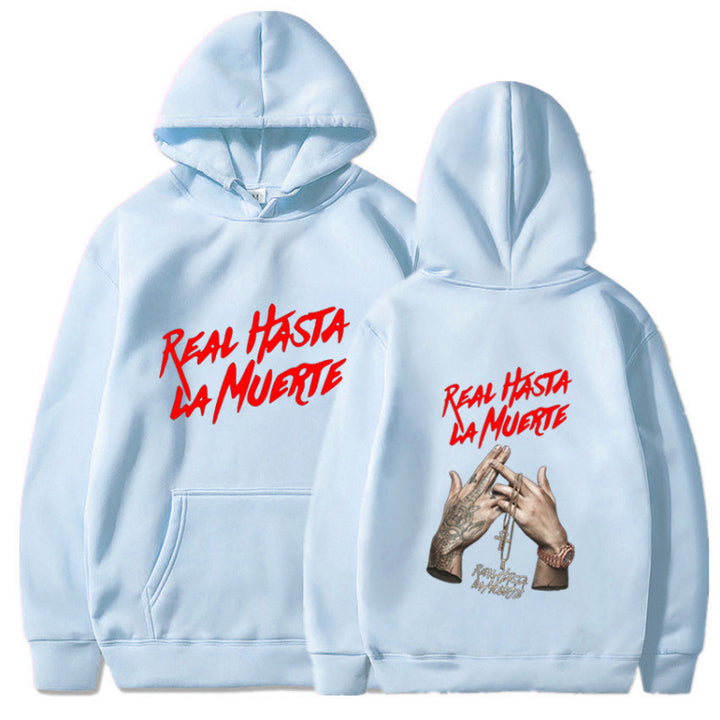 Dame hoodie med iøynefallende skrift i urban stil Skjora