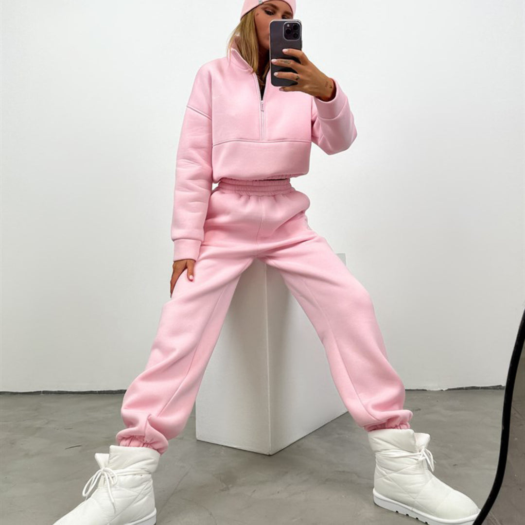 Women's sporty zip hoodie with relaxed sweatpants Skjora