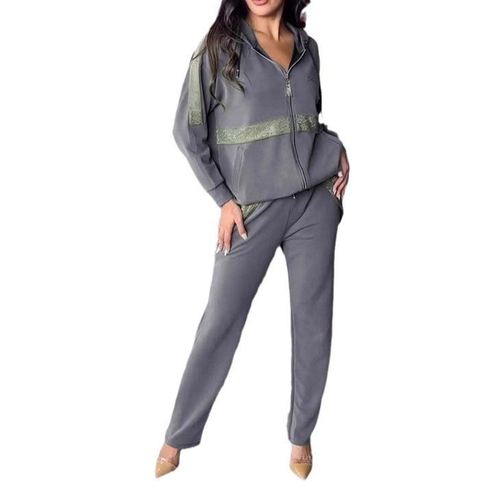 Women's relaxed tracksuit set with a stylish cut and practical pockets Skjora