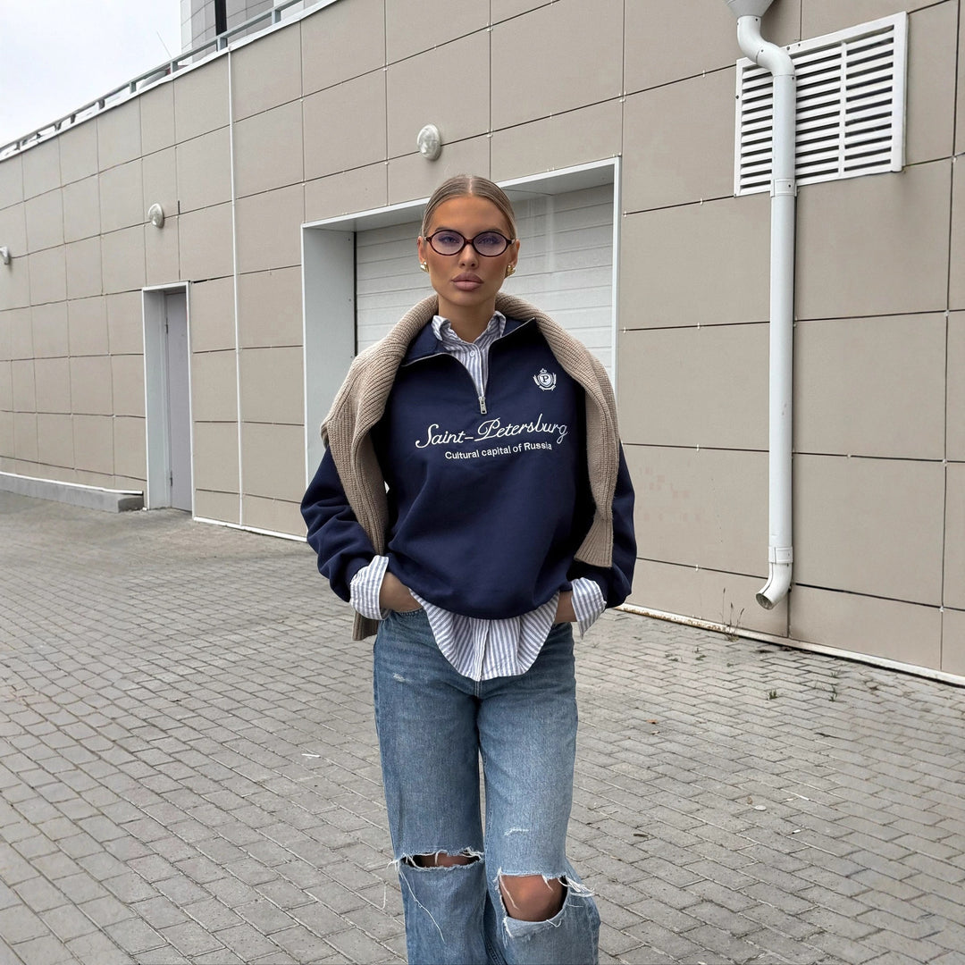 Dame sweatshirt med høy krage og trendy logo print Skjora