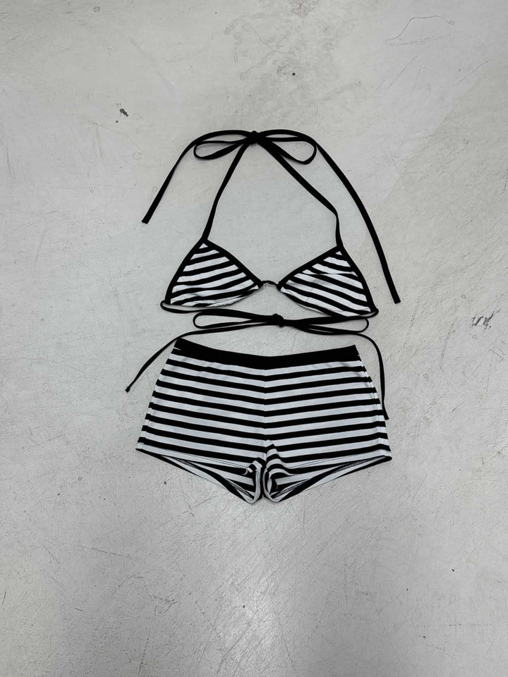 Dame bikini-set med stripet topp og shorts Skjora