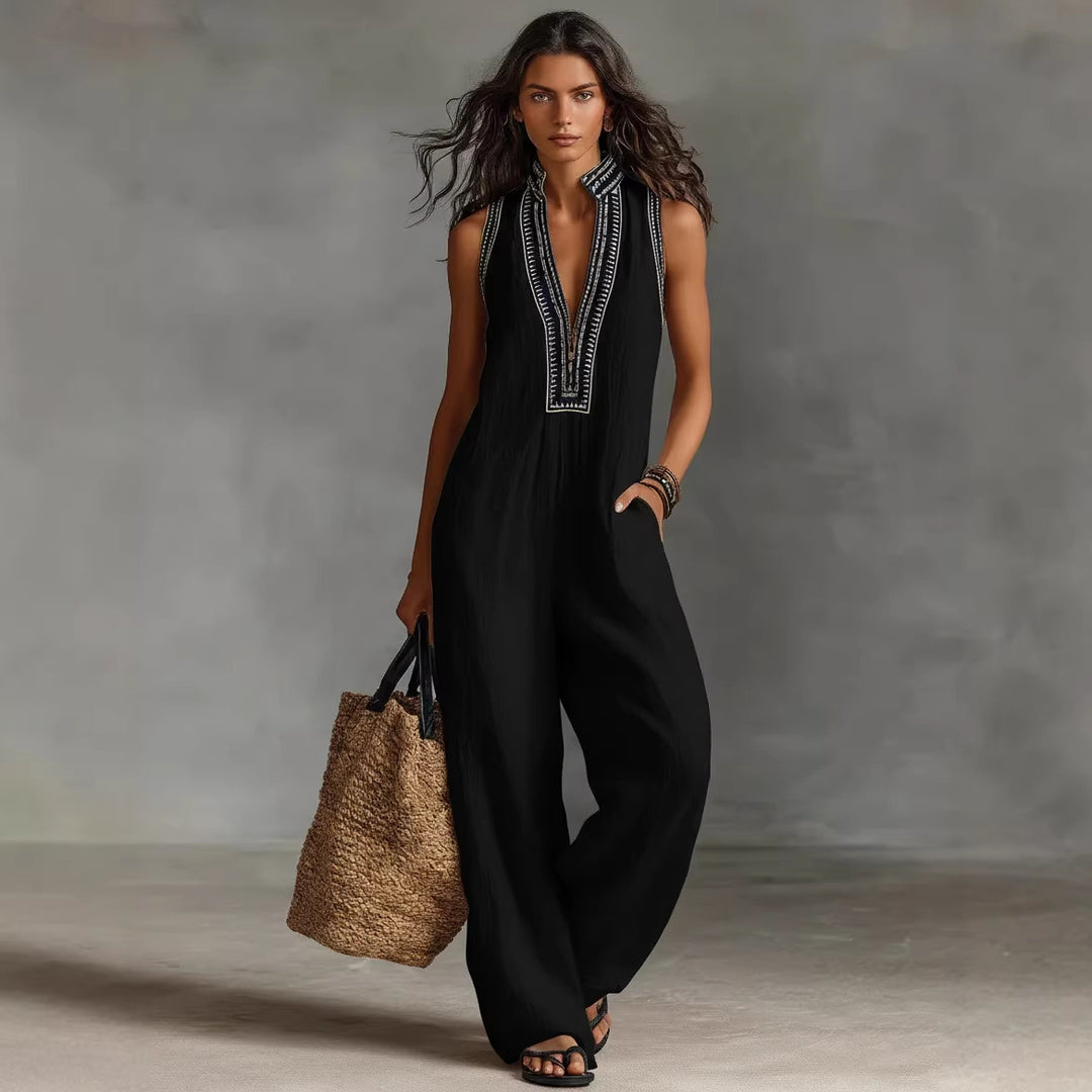 Dame luftig jumpsuit med elegant V-hals og brodert krage Skjora