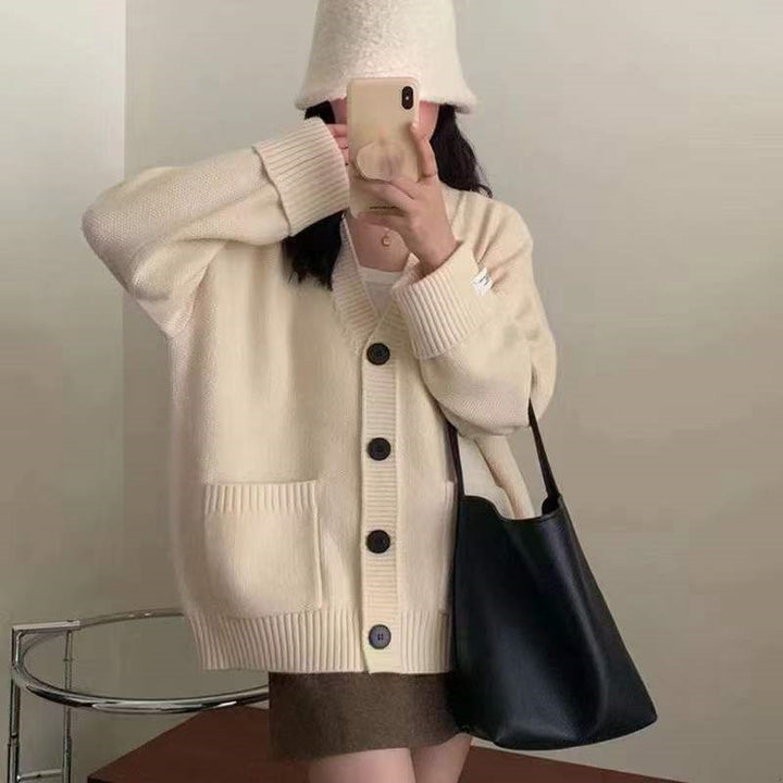 Damenes uformelle oversized cardigan med store lommer og knappdetaljer Skjora