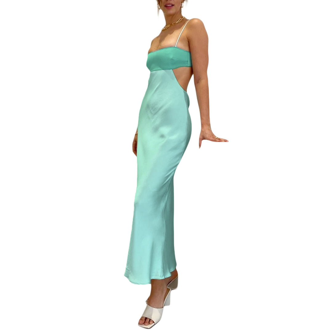 Damer elegant lang kjole med innovativt cut-out design og delikate spaghetti-stropper Skjora