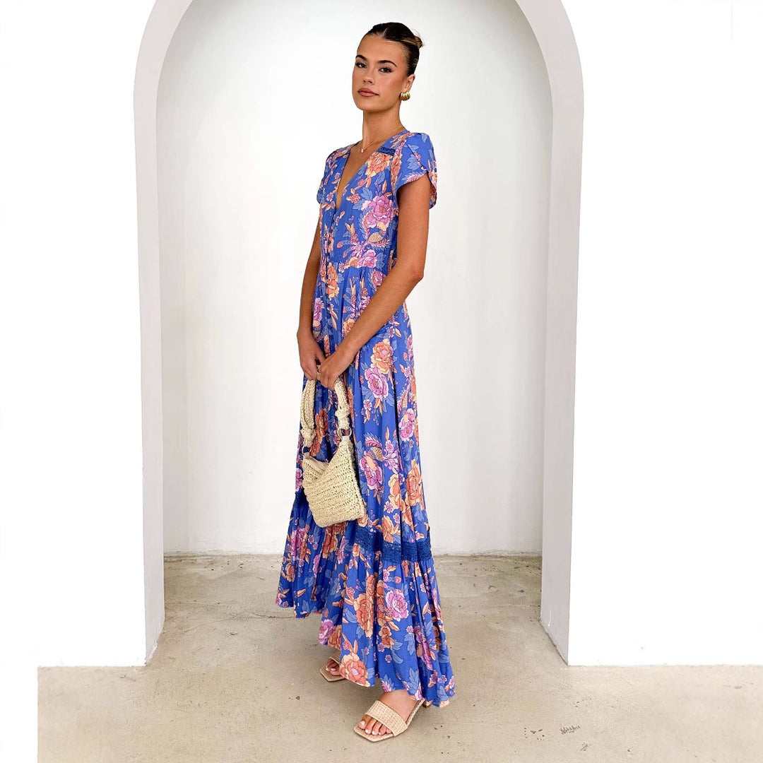 Kvinners maxikjole med elegant V-hals og feminine volangdetaljer