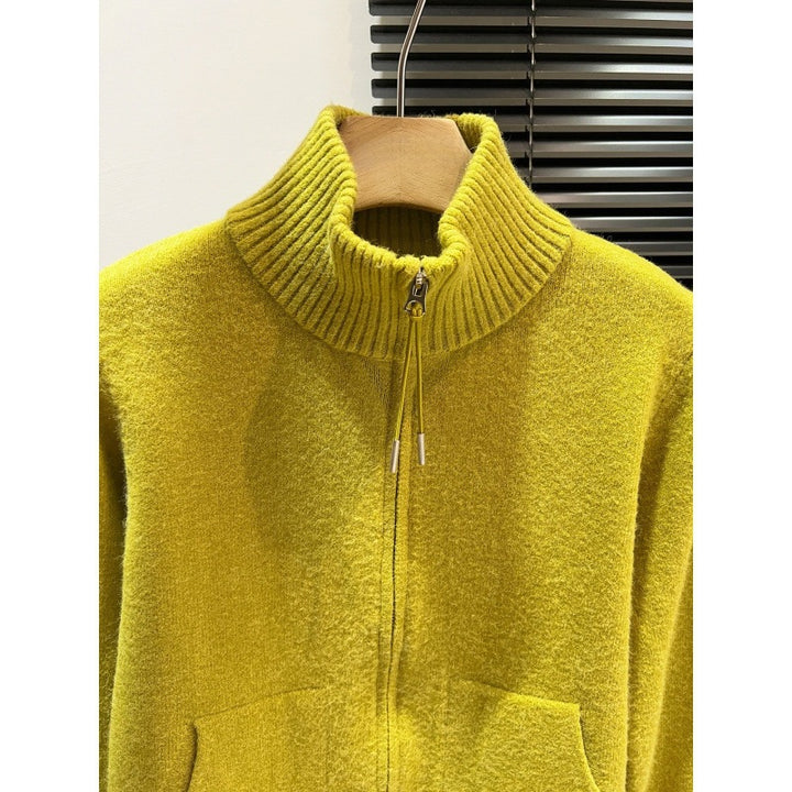 Kvinnens termisk cardigan med høy krage og to praktiske lommer.