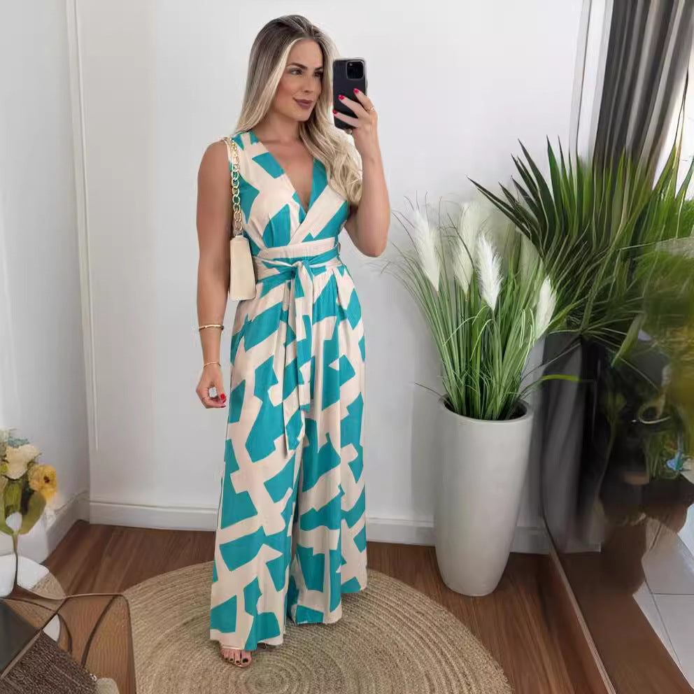 Kvinnens jumpsuit med dyp V-hals og elegant midje Skjora