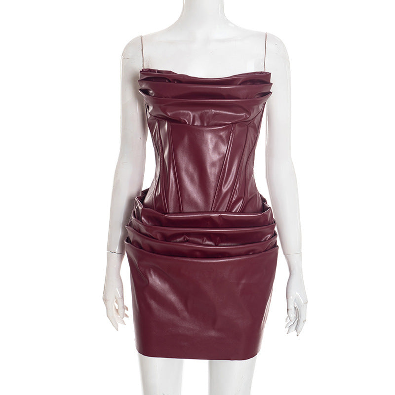 Dame Bodycon kjole i høyverdig kunstlær med elegant drapering Skjora