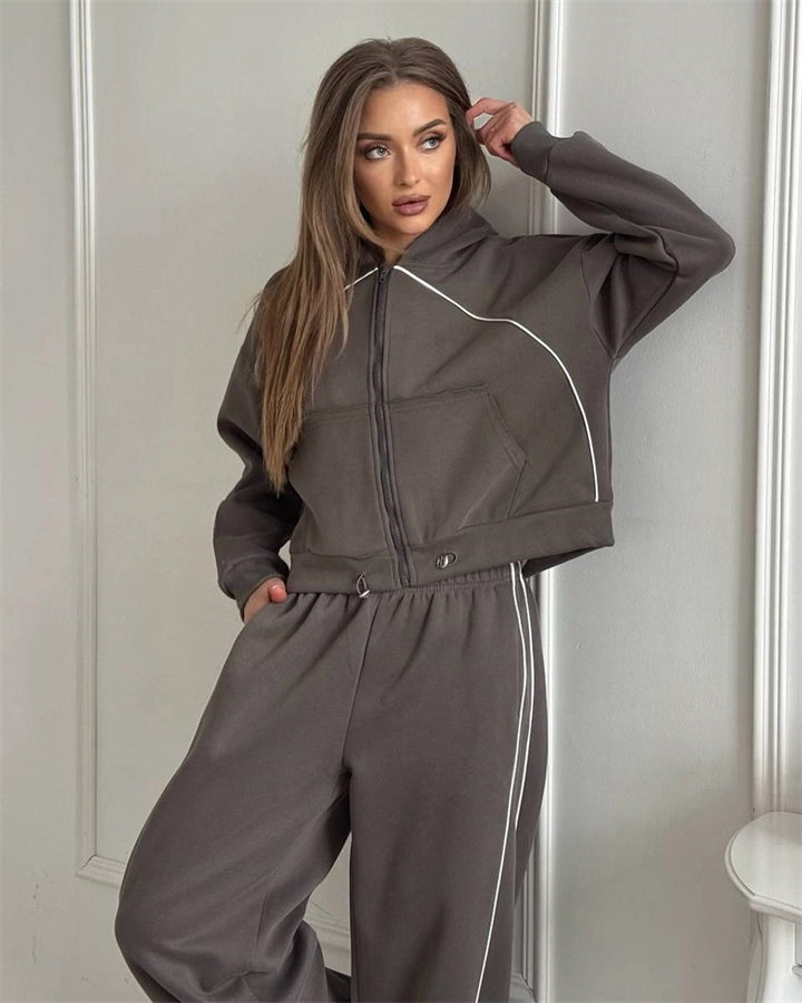 Kvinnelig sporty cropped hoodie sett med kontrasterende piping Skjora