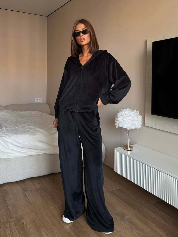 Kvinnelig stilfull treningsdress med glidelås og casual passform Skjora