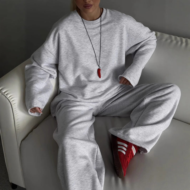 Kvinnens komfortable fleece-pullover med brede ermer og elastisk kant Skjora
