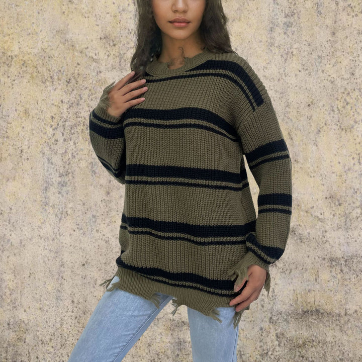 Kvinnens oversized strikket genser med trendy stripe mønster og frynse detaljer Skjora