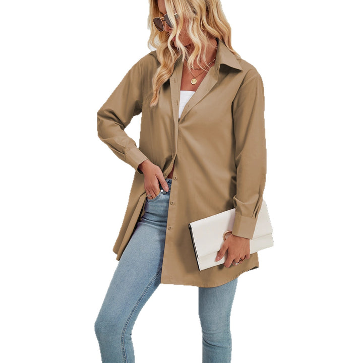 Kvinne skjorte bluse med en elegant oversized passform og klassiske knappdetaljer Skjora