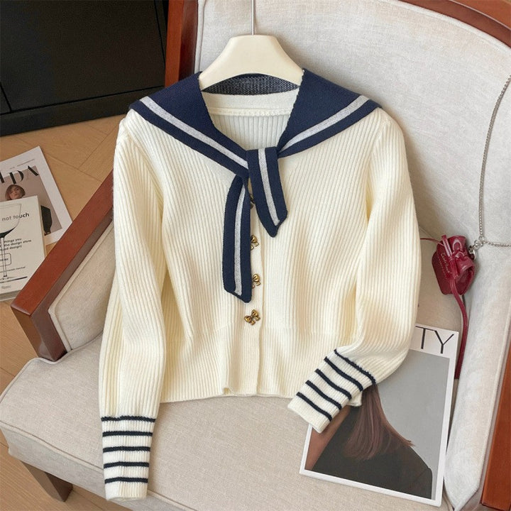 Kvinne cardigan med nautisk krage og dekorative knapper Skjora
