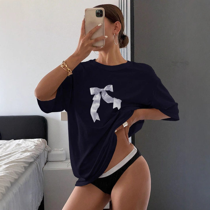 Damer Oversized T-skjorte med dekorativt sløyfemotiv Skjora