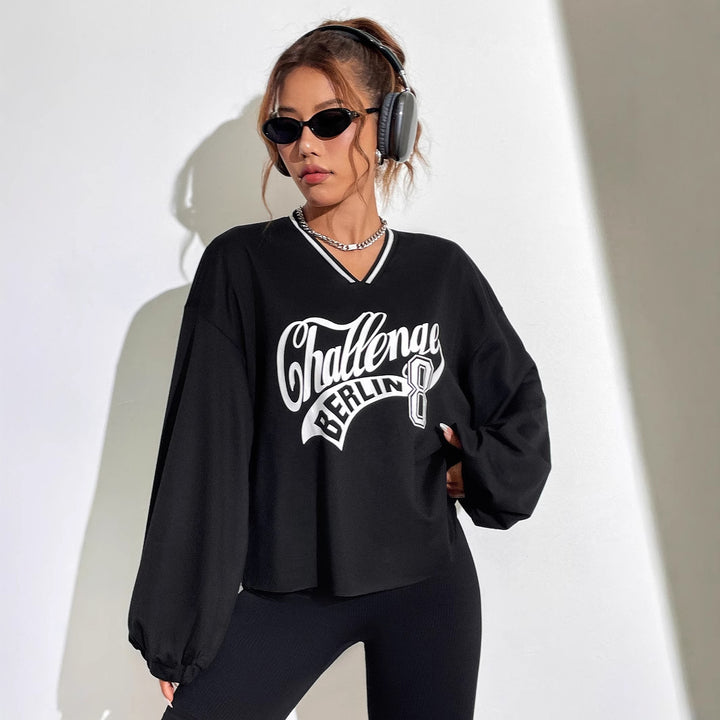 Dames uformell oversized hettegenser med V-hals og grafisk trykk Skjora