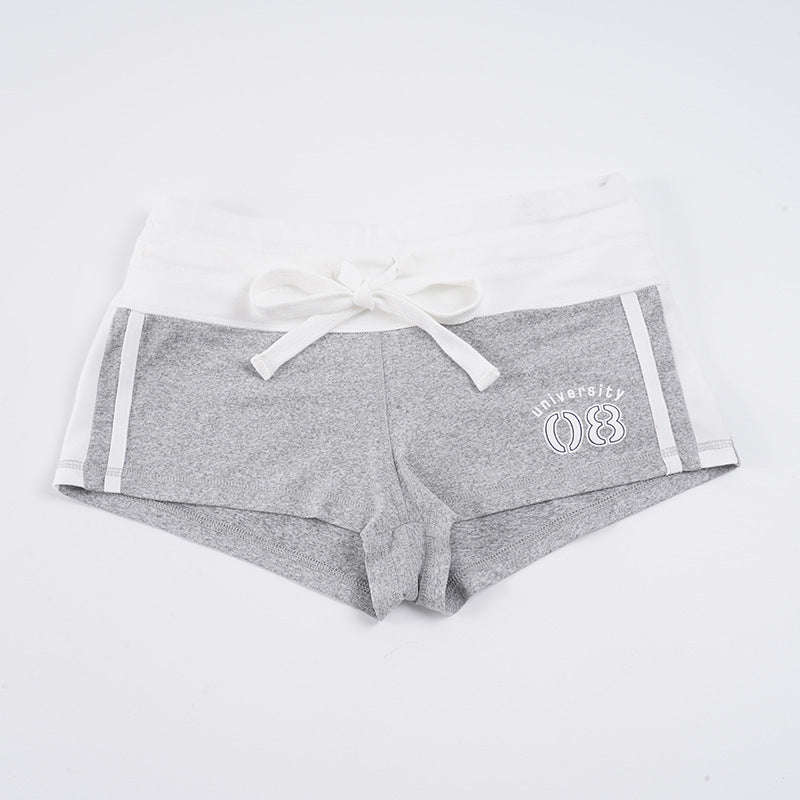 Dame fritidshorts med elastisk midje og dekorativt belte Skjora
