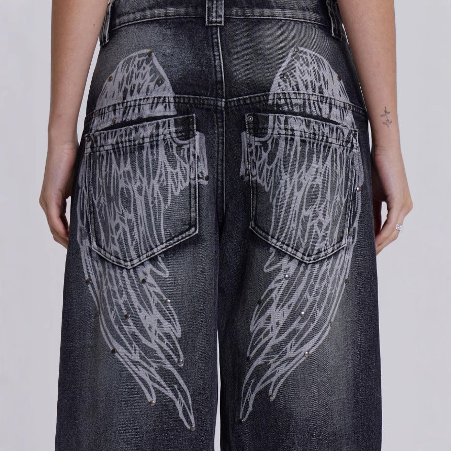 Damer vide jeans med kunstnerisk vinge-design og unike detaljer Skjora