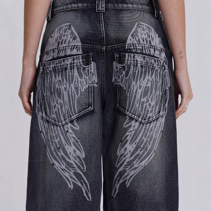 Damer vide jeans med kunstnerisk vinge-design og unike detaljer Skjora