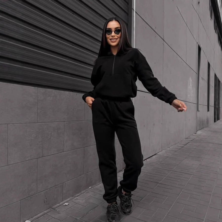Kvinnens sporty hettegenser og joggebukse sett Skjora