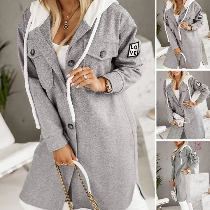 Dame Oversized Hoodie Jakke med Stilige Knappe Detaljer og Lommer Skjora