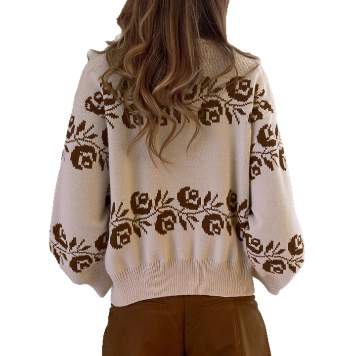 Kvinnens strikkegenser med blomster jacquard mønster og høy krage Skjora