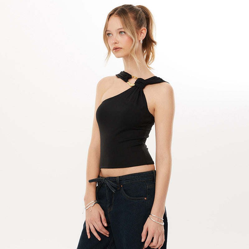 Dame asymmetrisk bæreb blouse med dekorativ ringdetalj Skjora