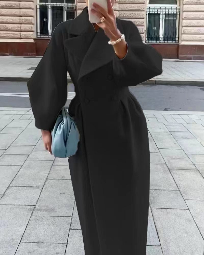 Kvinne Elegant Trenchcoat med Skreddersydd Passform og Sidesplit Skjora