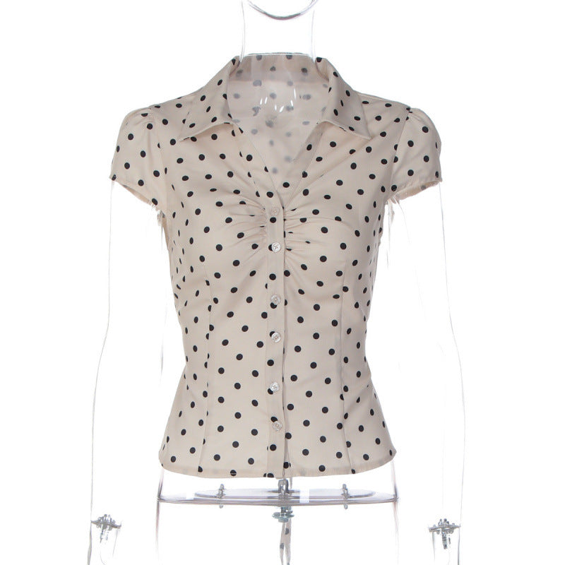 Dame Polka Dot Bluse med innsnevret passform og volangdetalj Skjora
