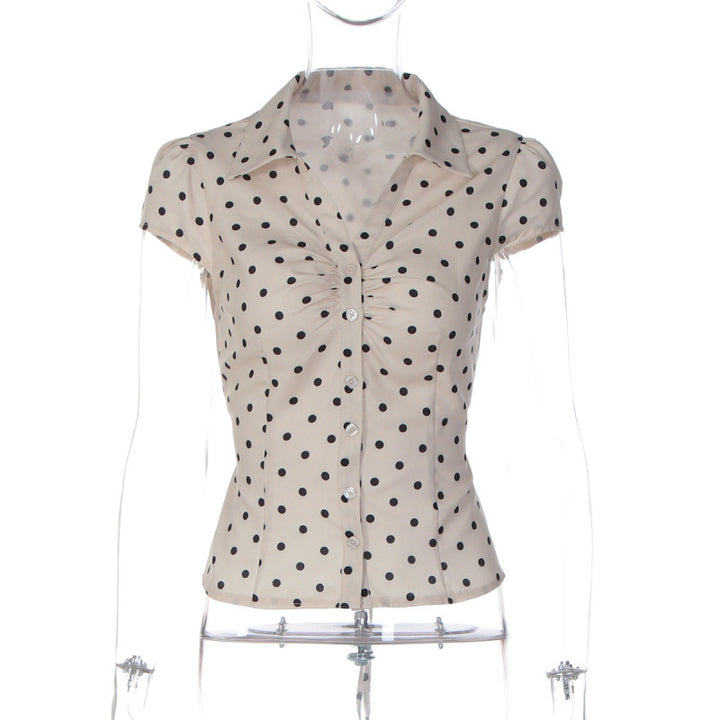 Dame Polka Dot Bluse med innsnevret passform og volangdetalj Skjora