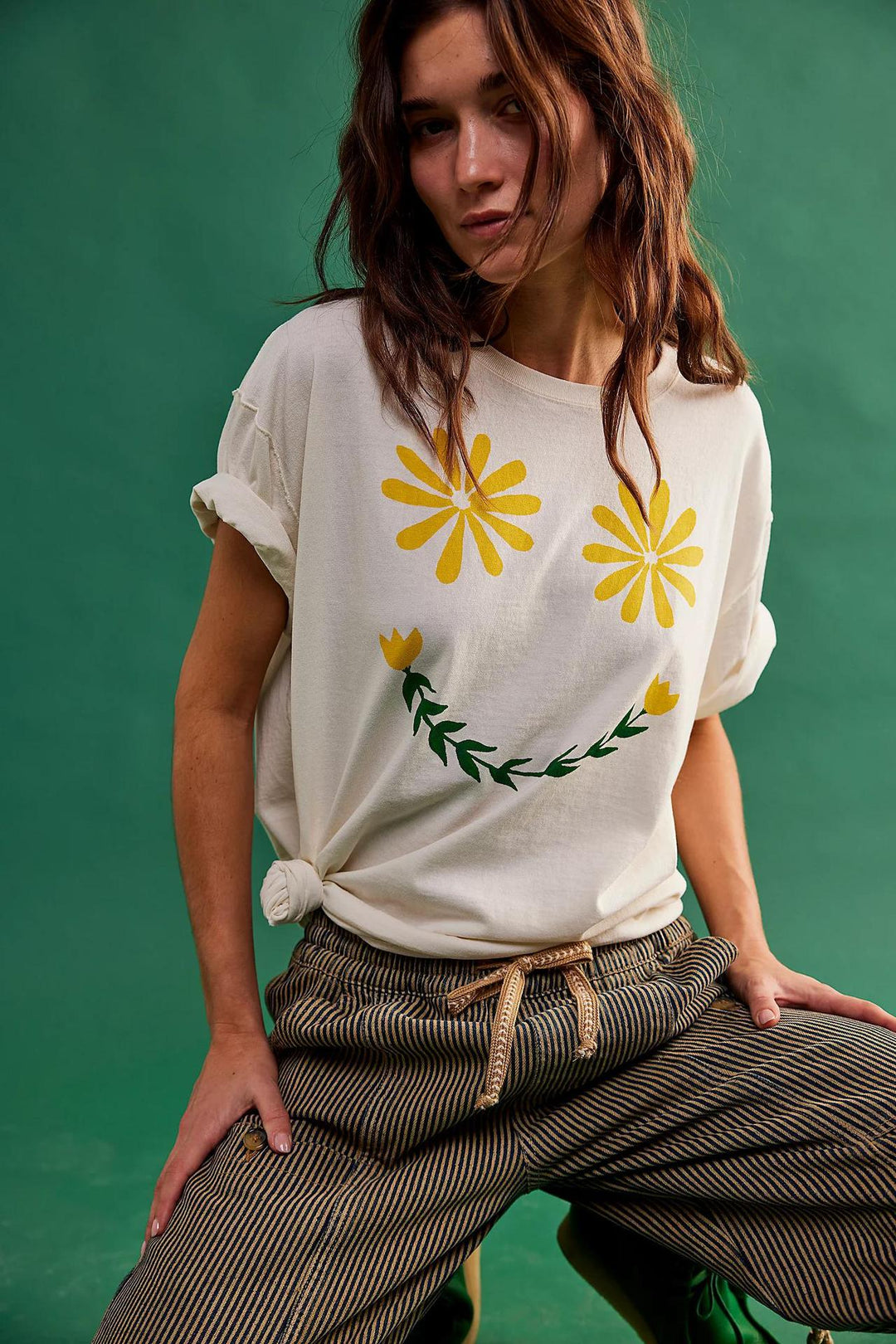 Women's relaxed T-shirt with floral smiley print and oversized fit Skjora