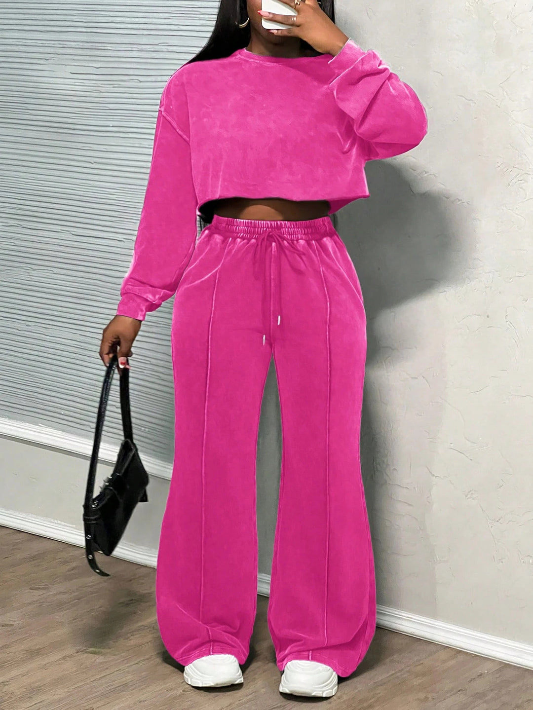 Kvinne kuttet loungewear-sett med vide bukser og høy midje Skjora