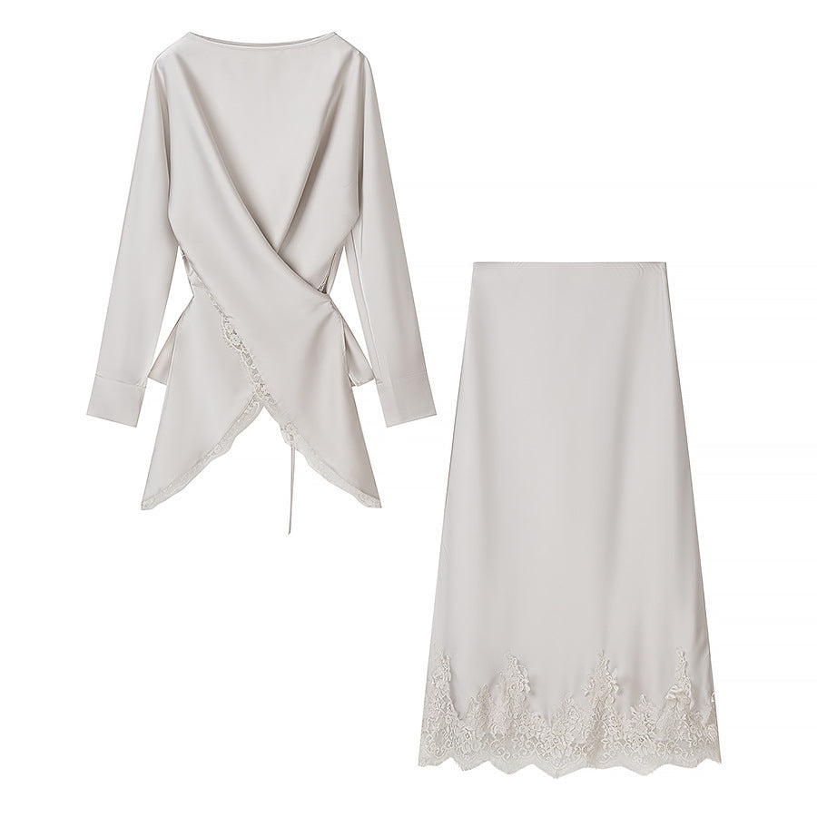 Damer elegant omslagsbluse med blondebesetning og matchende skjørt Skjora
