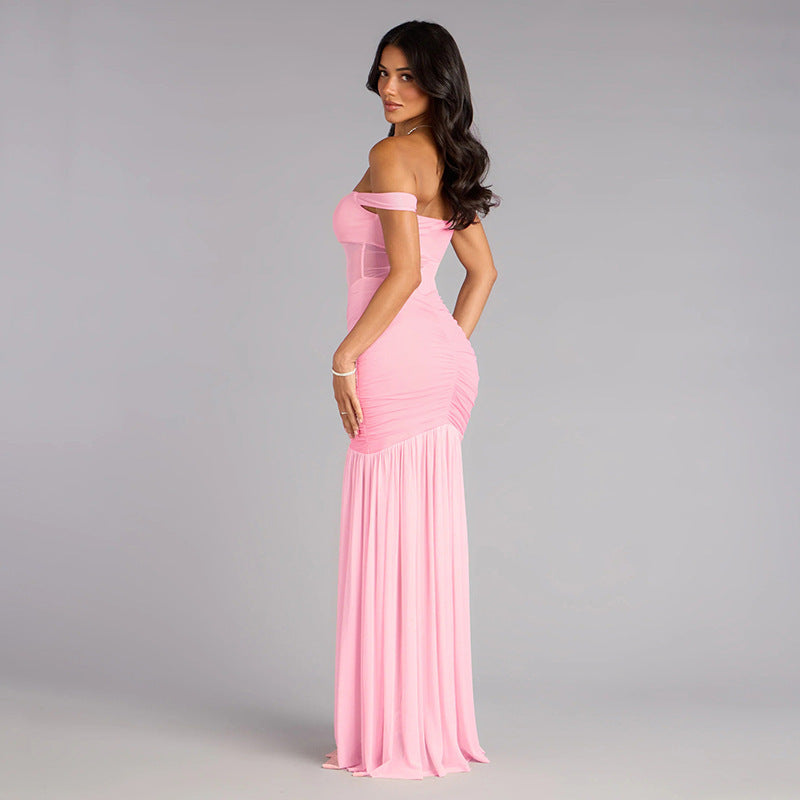 Dame elegant Maxikjole med Off-Shoulder-design og raffinerte rynkeelementer Skjora