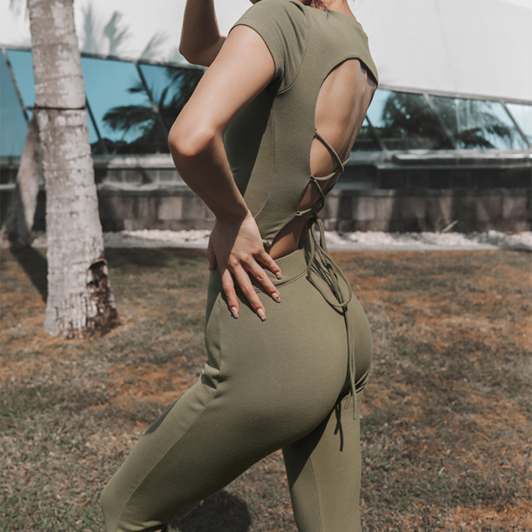 Kvinnes Crop Top med Sporty Cut Skjora
