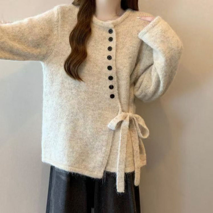 Kvinnes stilige cardigan med fashionable knappdetaljer og belte Skjora