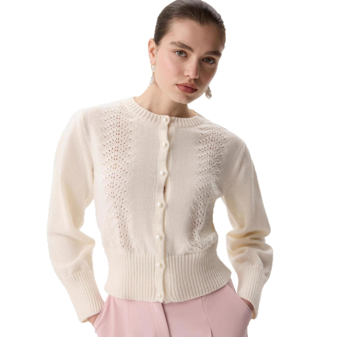 Kvinnens cardigan med fint blondermønster og elegante knapper Skjora