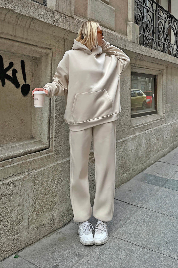 Damer Oversized Hoodie og Vide Joggebukser i Casual Look Skjora