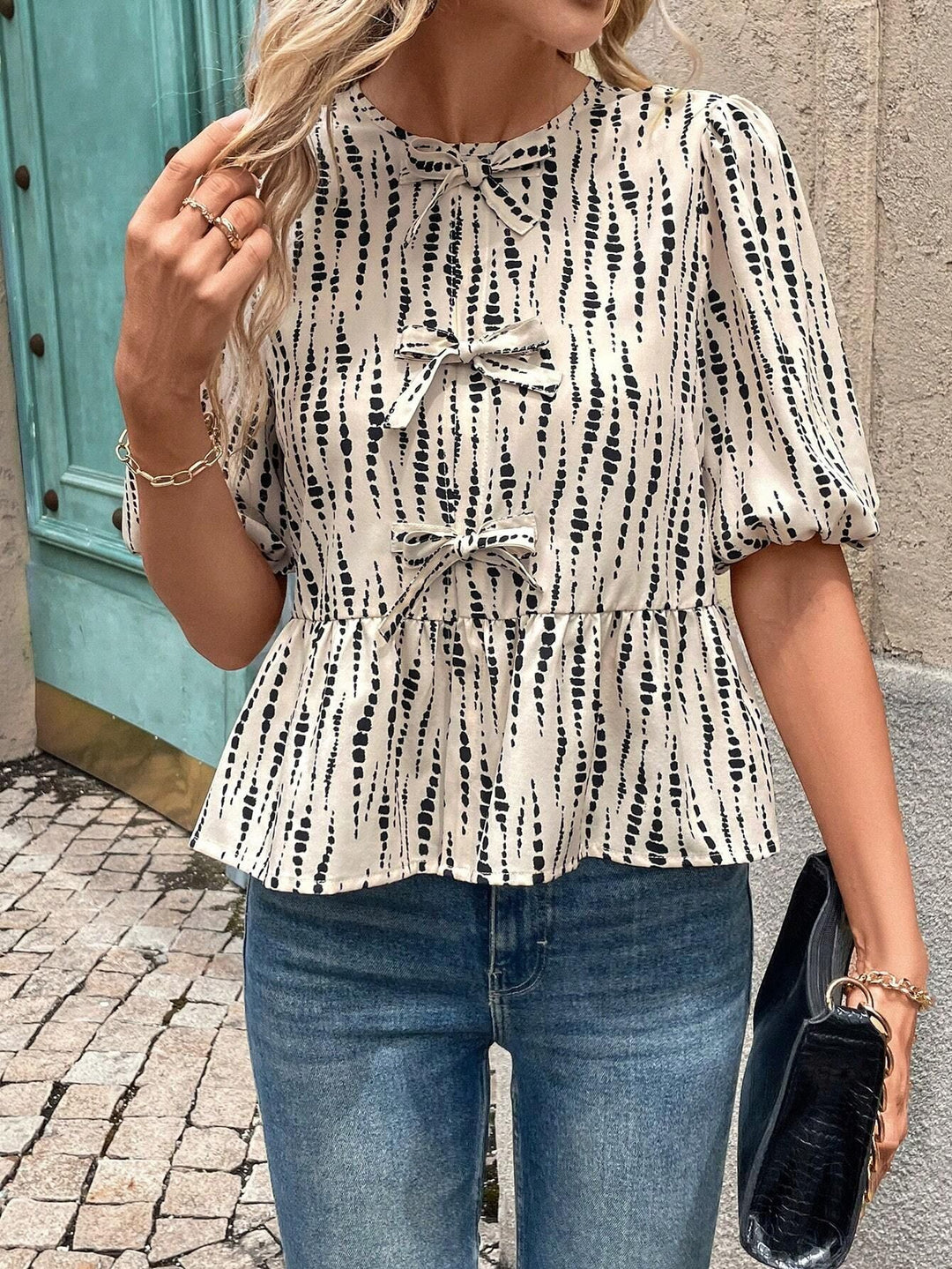 Dame Peplum-bluse med dekorative sløyfer Skjora