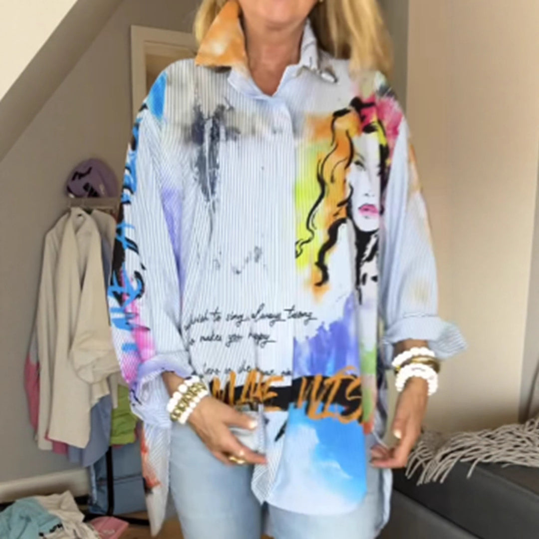 Kvinnes artistisk designet oversized bluse med unikt grafisk design Skjora