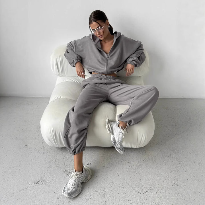 Dame Sporty Loungewear-set med vide bukser og hettegenser Skjora